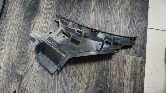 Решітка переднього бампера, внутрішня права 5282178010 TOYOTA