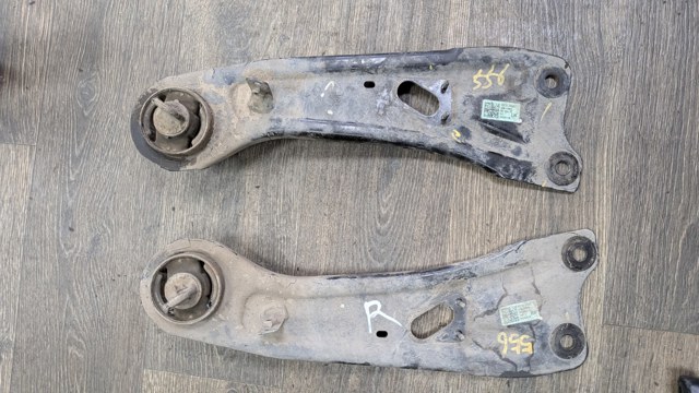 Важіль/тяга задньої підвіски подовжній нижній, правий 55280J9500 HYUNDAI