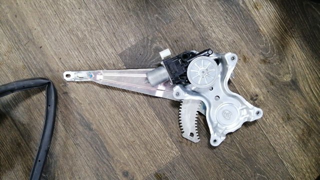 Механізм стеклопод'емника двері задньої, правої 5743A342 MITSUBISHI