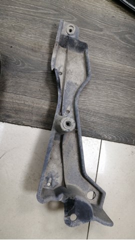 Захист днища, задній лівий 5839842022 TOYOTA