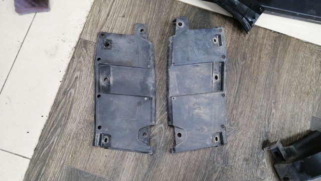 Захист заднього бампера 5872442010 TOYOTA