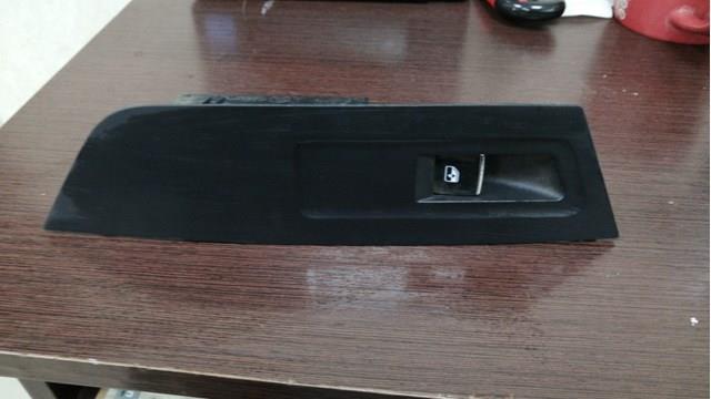 Кнопки переднього лівого склопід'ємника 5G0959855K VAG