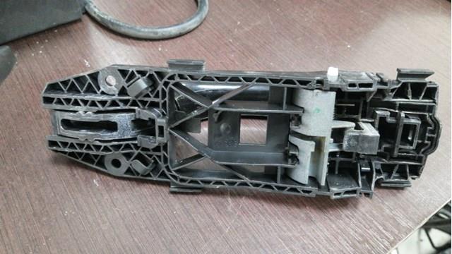 Тримач зовнішньої ручки дверей, передньої правої 5N0839885G VAG