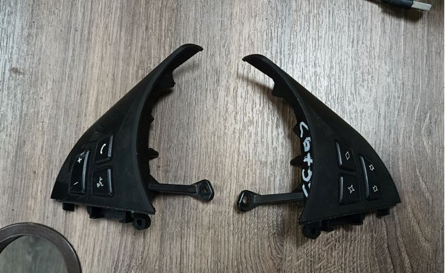 Блок кнопкових перемикачів кермового колеса 61316918496 BMW