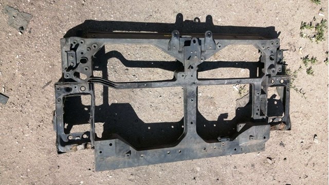 Панель передня 62520EG00A NISSAN