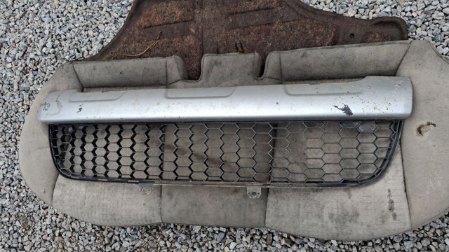 Решітка переднього бампера 6402A182 MITSUBISHI