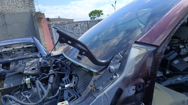Завіса капота ліва 654011BA0A NISSAN