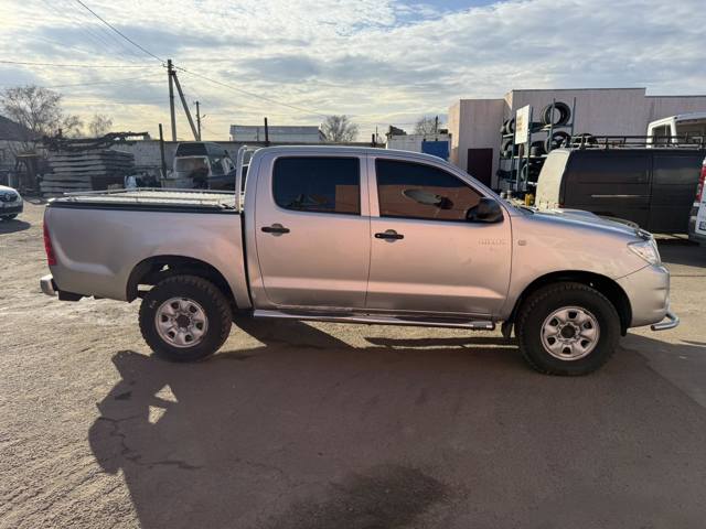 Двері пасажирські задні праві 670030K060 TOYOTA