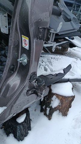 Петля заднтої двері, лівої 67960SWWE01ZZ HONDA