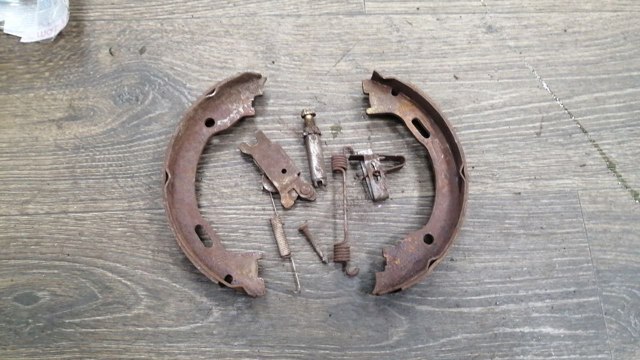 Колодки ручника / стоянкового гальма 68020626AB CHRYSLER