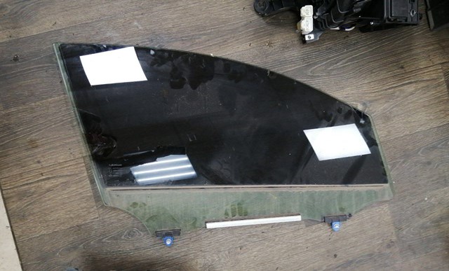 Скло пасажирських дверей 6810178010 TOYOTA