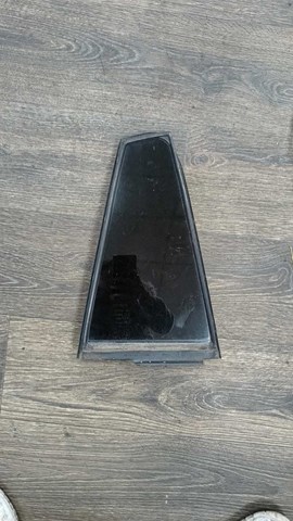 Скло кутове дверей задніх 681230R050 TOYOTA