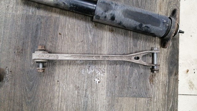 Балансир задній нижній 68184784AA CHRYSLER