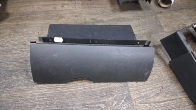 Ящик для рукавичок 68275EB30C NISSAN