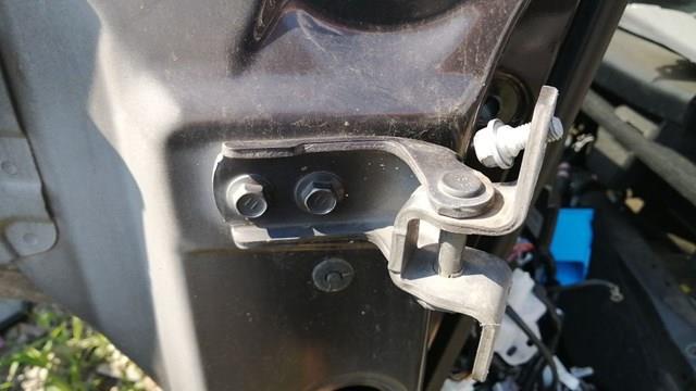 Завіса дверей передных лівих 6872012151 TOYOTA