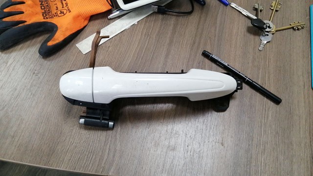 Тримач зовнішньої ручки дверей, задніх лівих 6920442070 TOYOTA