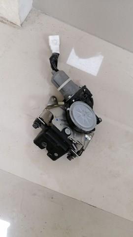 Замок задніх дверей 6935028160 TOYOTA