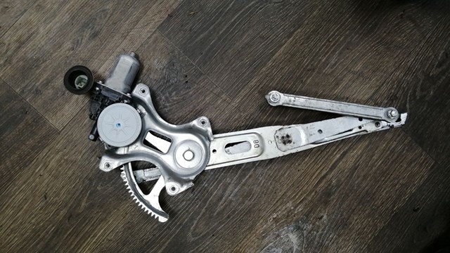Склопідйомник передньої правої двері Toyota RAV4 4