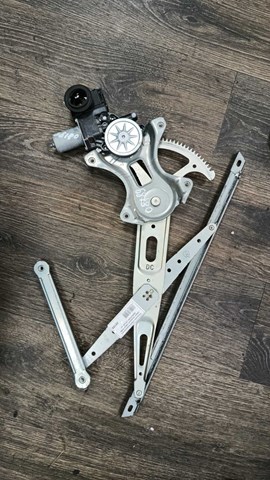 Механізм стеклопідйомника дверей передніх, лівих 6980230280 TOYOTA