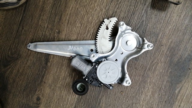 Склопідйомник задніх лівих дверей 6980442050 TOYOTA