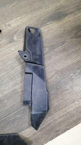 Накладка переднього правого крила 74206SWYG01 HONDA