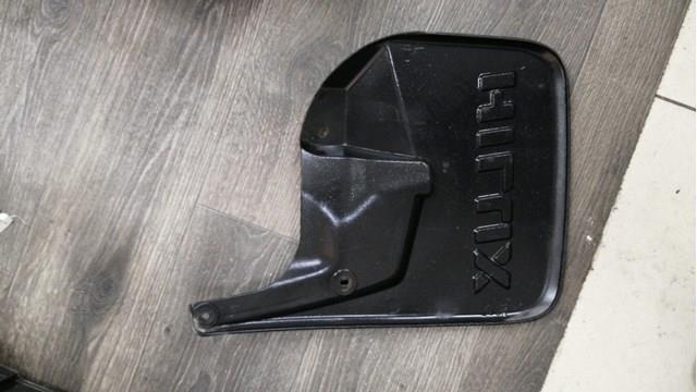 Бризковики передній, правий 766210K140 TOYOTA