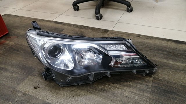 Права блок фара 8113042542 TOYOTA