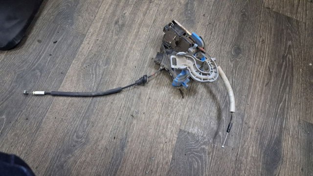 Замок задніх дверей, правих 81420A2000 HYUNDAI