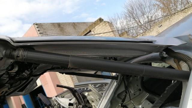 Стійка задніх дверей 81A827851C VAG