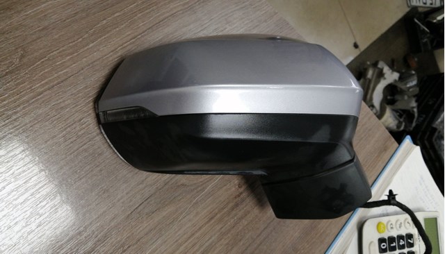 Накладка правого бокового дзеркала 81A857528AGRU VAG