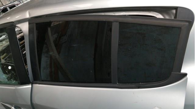 Скло-кватирка двері, задній, лівою 822210006R RENAULT