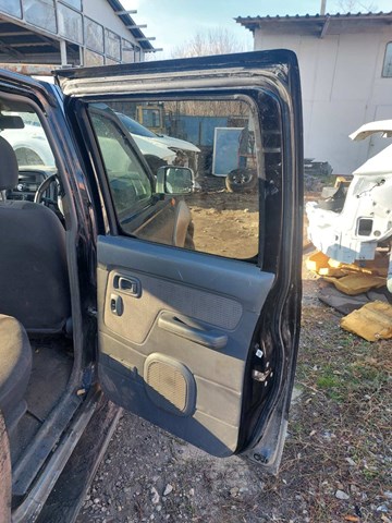 Вікно задніх дверей 823002S703 NISSAN