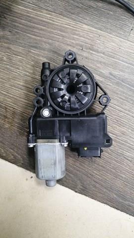 Мотор склопідйомника дверей передніх, лівих 824503S011 HYUNDAI