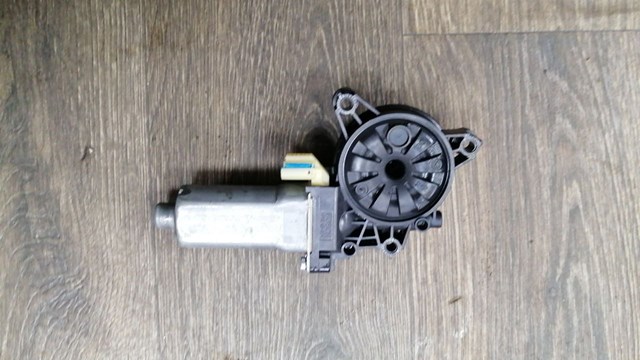 Двигун склопідіймача двері передньої, правої 824603S001 HYUNDAI