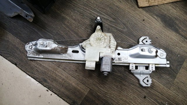 Склопідйомник задніх правих дверей 82700HV00B NISSAN