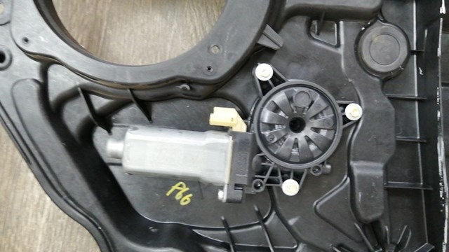 Моторчик склопідйомника двері задніх, лівих 834503S001 HYUNDAI