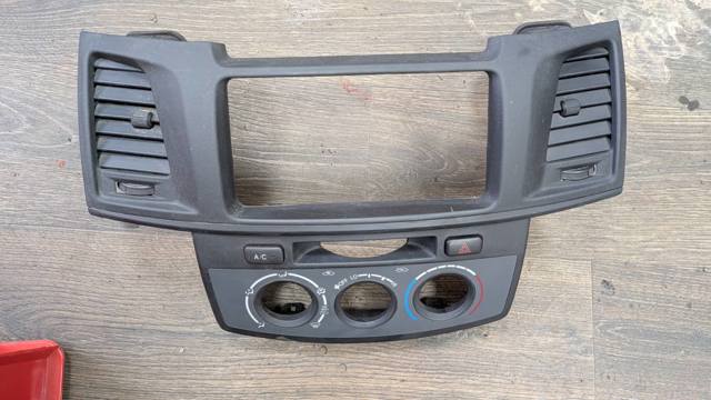 Кнопка включення аварійного сигналу 843320K010 TOYOTA