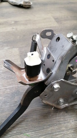 Датчик включення стопсигналу 8434039015 TOYOTA
