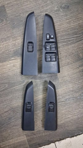 Кнопки переднього лівого склопід'ємника 848200K021 TOYOTA