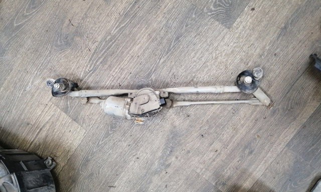 Трапеція двірників Тойота Хайлюкс