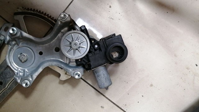 Мотор склопідйомника дверей передніх, правих 8571078011 TOYOTA