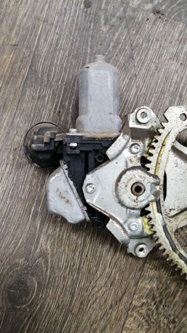 Мотор склопідйомника дверей задніх, лівих 8572048090 TOYOTA