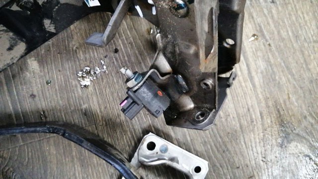 Датчик включення зчеплення 8606A025 MITSUBISHI
