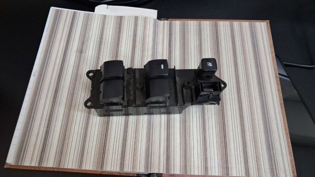 Кнопки переднього лівого склопід'ємника 8608A293 MITSUBISHI