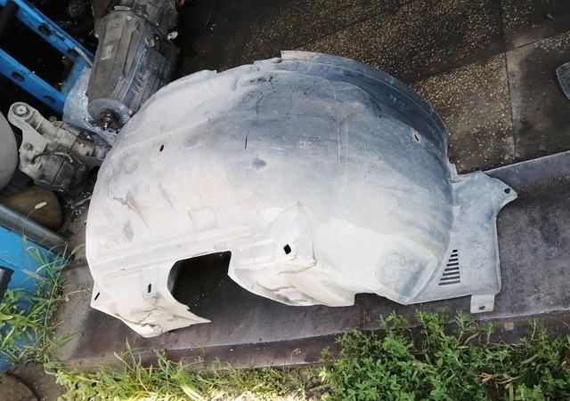 Підкрилок передній лівий 868113E000 HYUNDAI