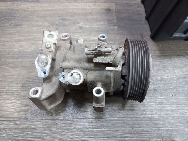 Компресор кліматичної установки 883200K520 TOYOTA
