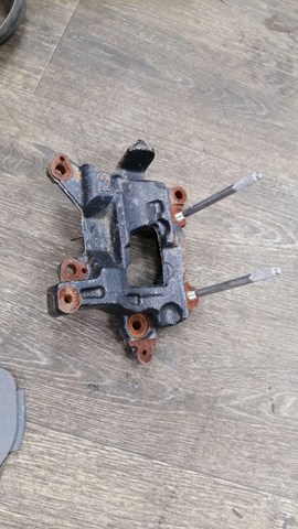 Кронштейн компресора кондиціонера 8843133050 TOYOTA