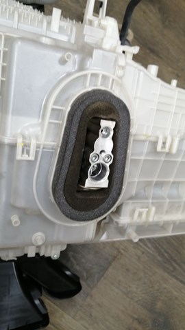 Клапан TRV, кондиціонера 8851548110 TOYOTA