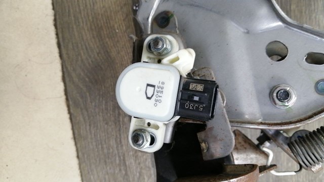 Датчик включення стопсигналу 8951033030 TOYOTA