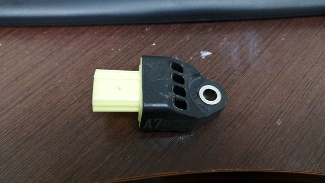 Датчик AIRBAG передній 8983160040 TOYOTA